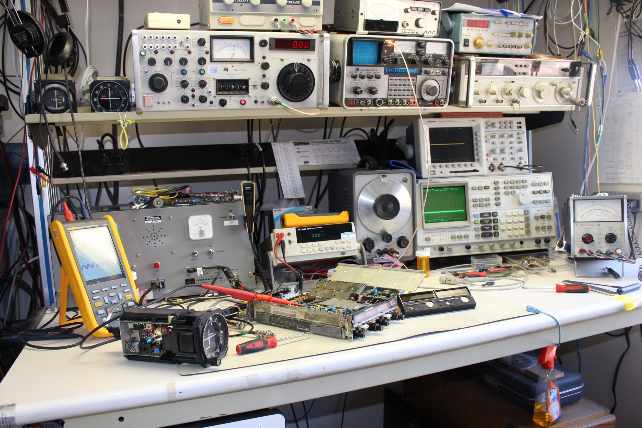 Avionics components on the test bench